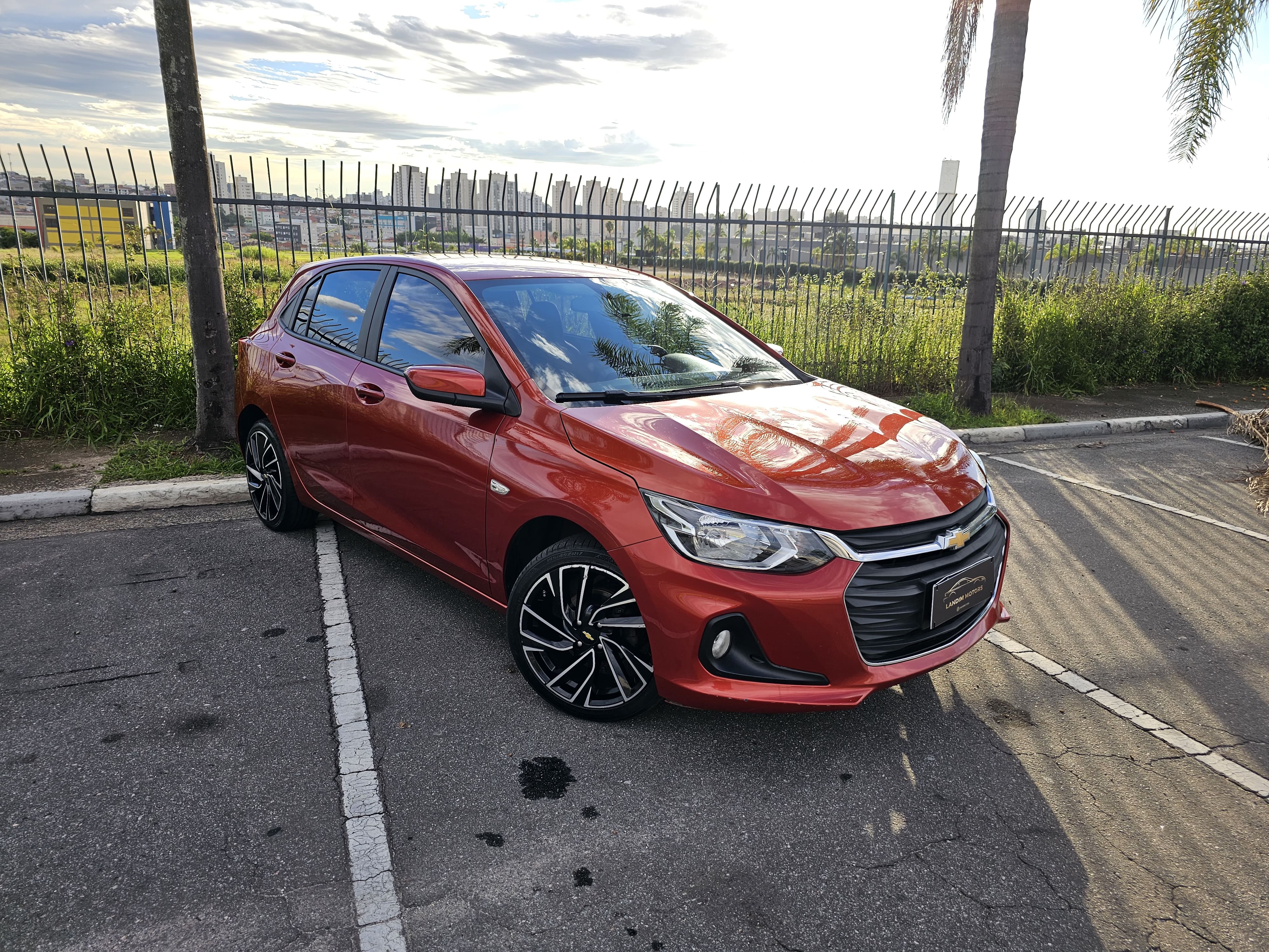 Chevrolet Onix LTZ Turbo MT Laranja